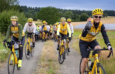 BELECTRIC empfängt auf Solarpark Radsport-Initiative für den guten Zweck